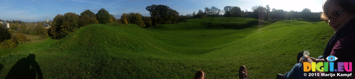 20151031_124721 Jenni and Marijn lunch in Cirencester Amphitheater